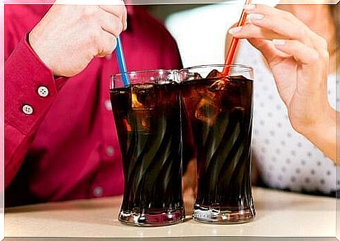 carbonated drinks should be avoided if you have stomach pain