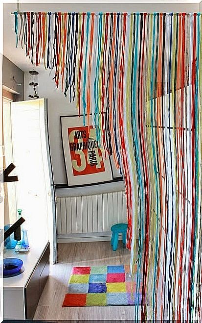 Room dividers made of threads or ribbons