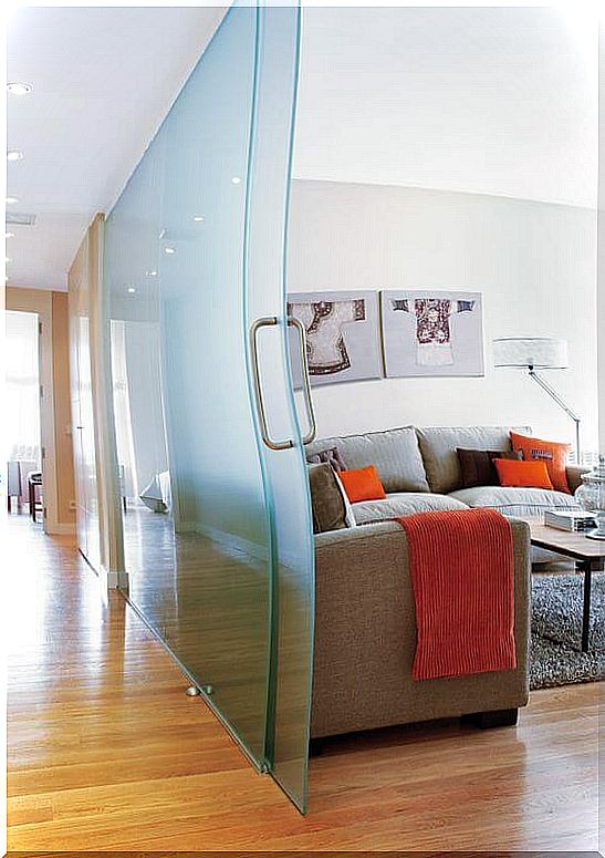 Room dividers made of glass