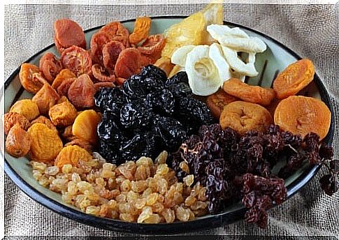 Dried fruit for strong bones and against tiredness
