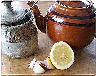 Drink garlic tea and preparation