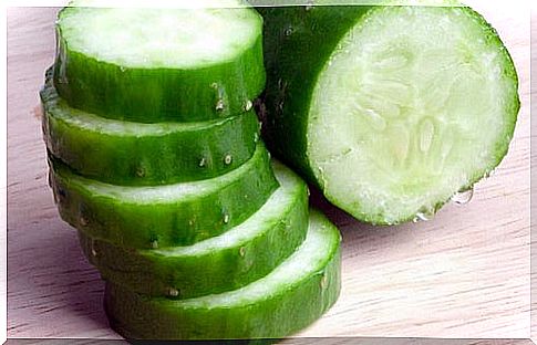 Cucumber mask against wrinkles