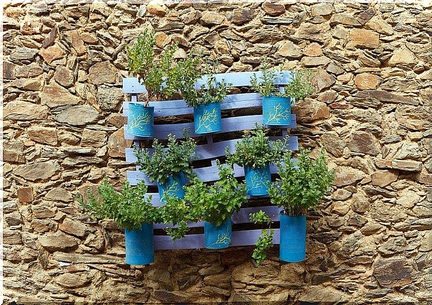 Pots made from recycled materials: cans