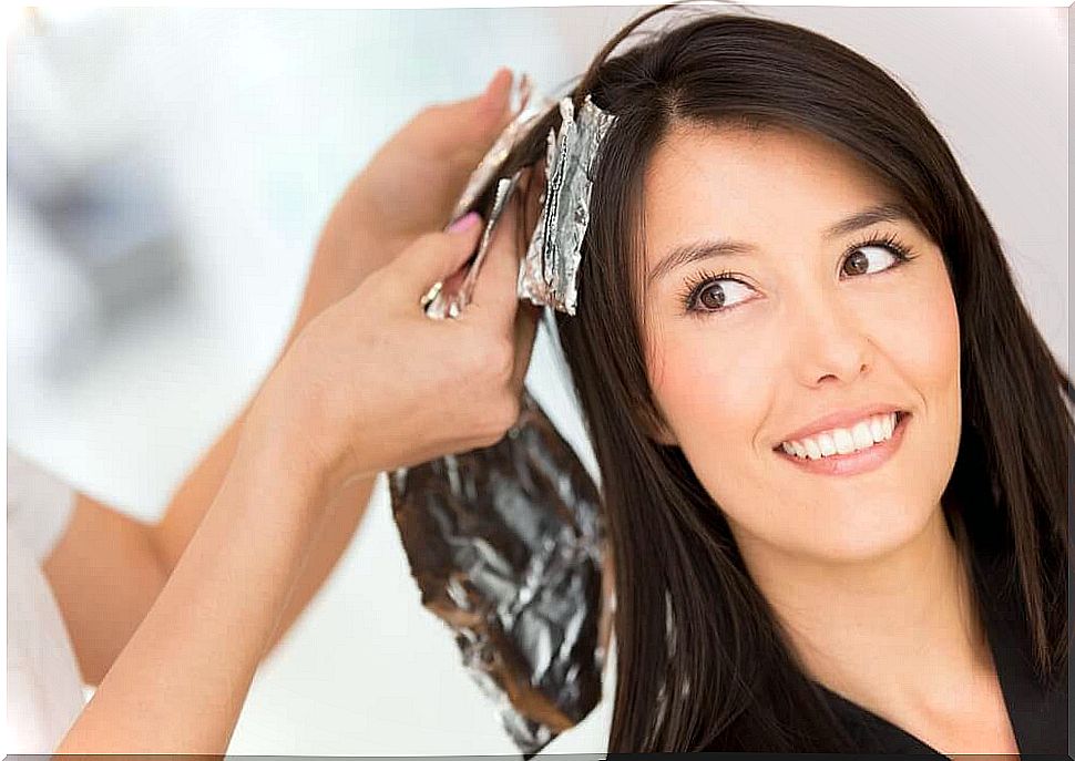 Remove hair color from the skin