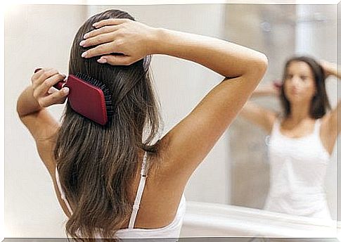 Brush hair and stimulate hair growth