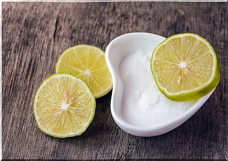 Salt and lemon as a remedy for gingivitis